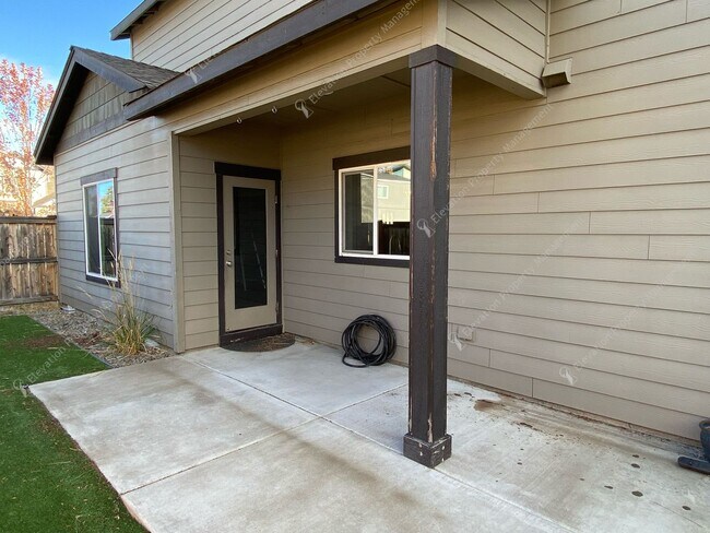 Building Photo - Bright Southeast Bend Home Near Canal Trai...