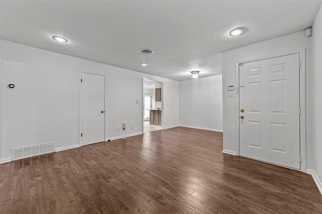 Building Photo - 8604 Graywood Dr