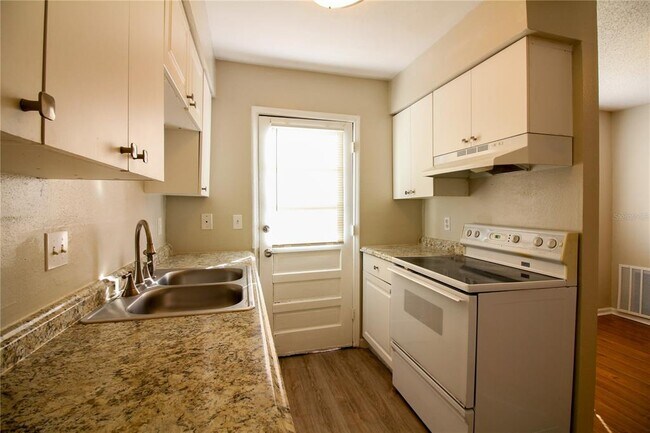 Building Photo - 1920 E Edgewood Dr