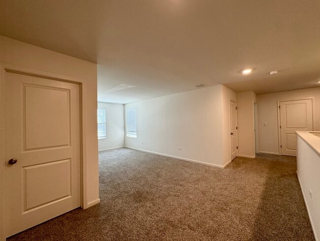Building Photo - 13520 Carmel Blvd