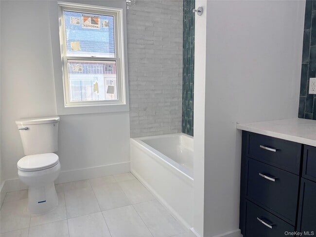 Building Photo - 15 Baylis Ct