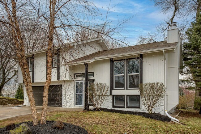 Building Photo - Great 4 Bedroom In Willow Wood!!