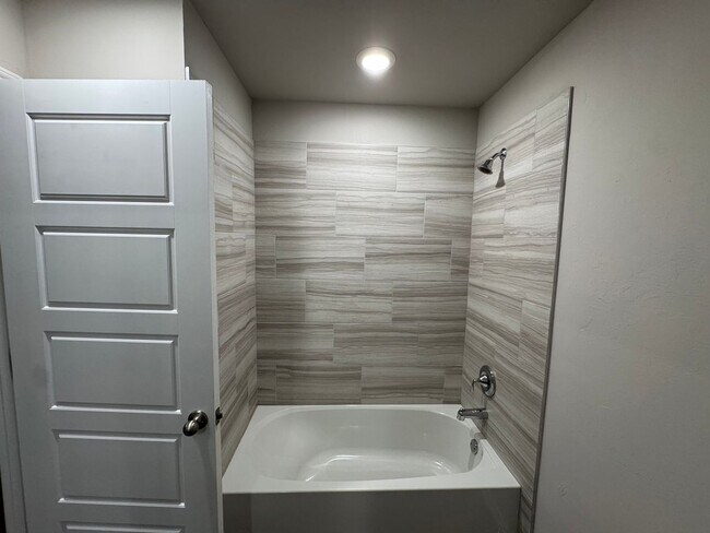 Building Photo - Beautiful 4 Bedroom 2.5 Bathroom Home in Piedmont Schools (Neighborhood Park/Splash Pad)