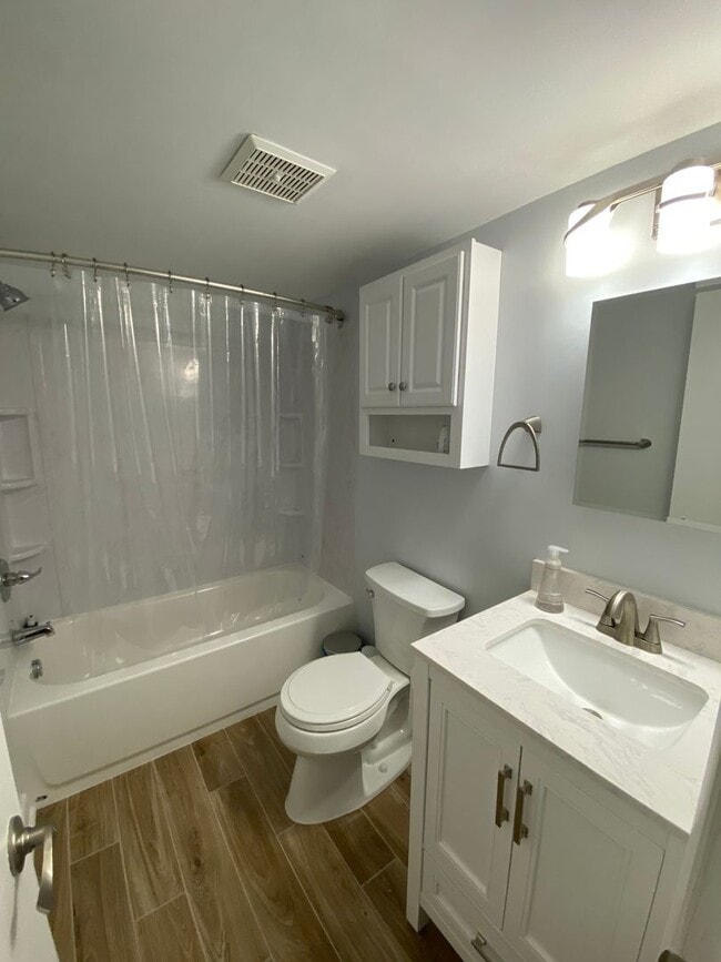 Building Photo - Cozy 1 Bedroom in a Quiet Building in Emsworth!