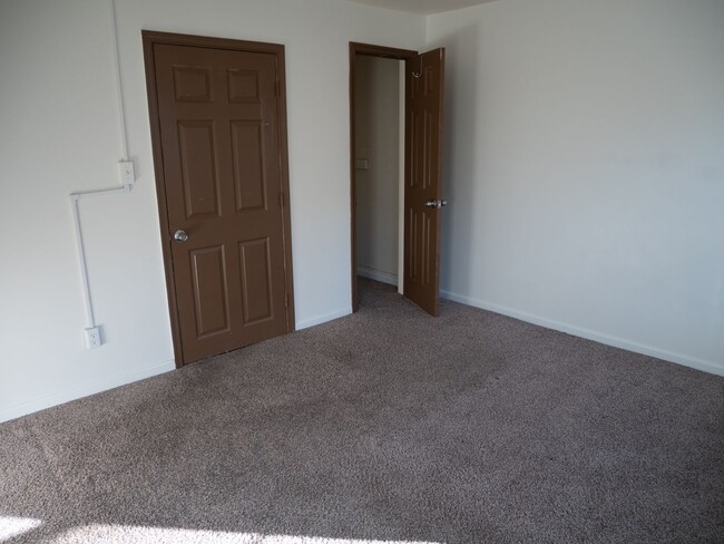 Building Photo - Bright 2-Bedroom Easton Apartment with Out...