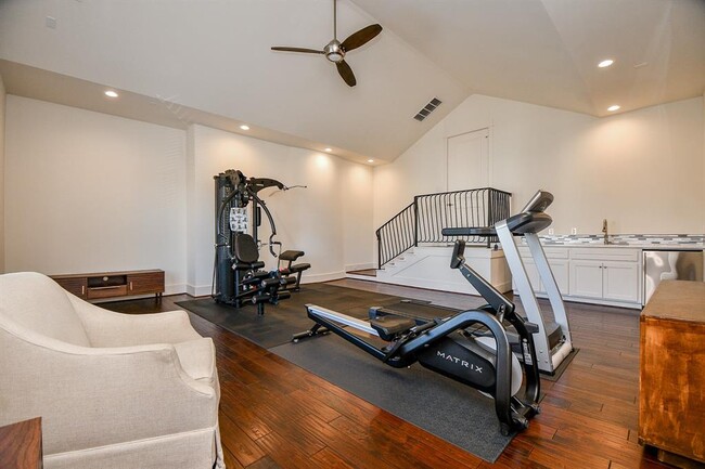 Building Photo - 3203 Blue Bonnet Blvd