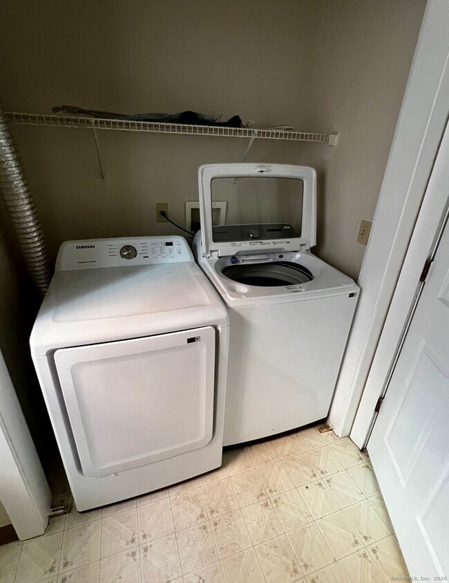 Building Photo - 24 Mortson St