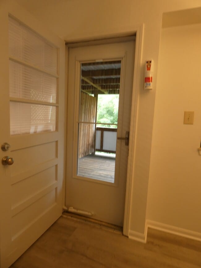 Building Photo - 5901 Creek View Dr