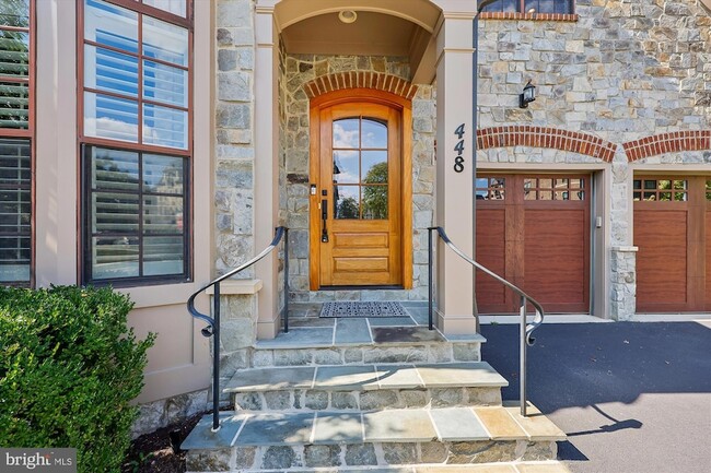 Building Photo - 448 Salk Cir