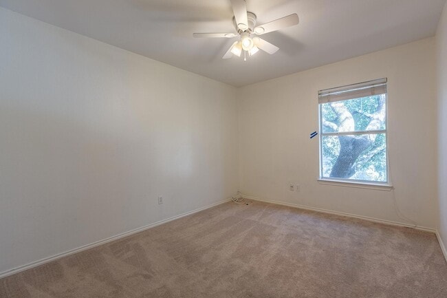 Building Photo - 2308 Sandra Dr