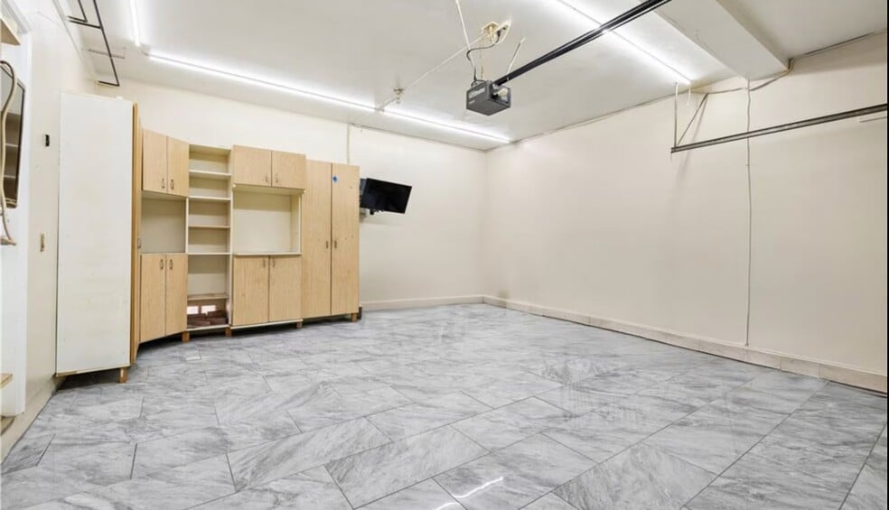 Building Photo - 7050 Dinwiddie St