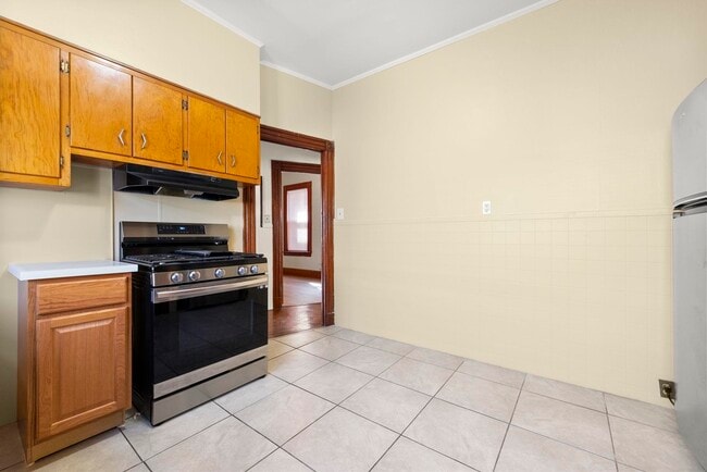 Building Photo - 32 Pearsall Ave