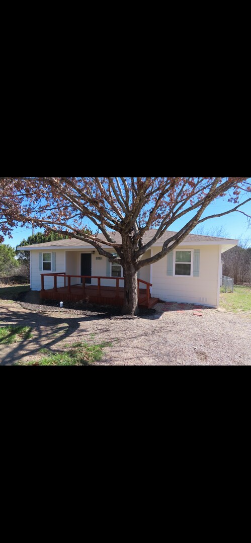 Building Photo - Beautiful home just minutes from the Brazos river Granbury