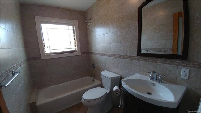 Building Photo - 113 Maple Pl