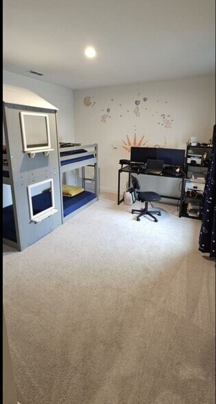 Building Photo - 7017 Old Evergreen Pkwy