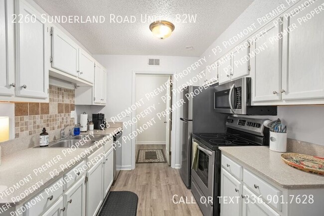 Building Photo - 2260 Sunderland Rd