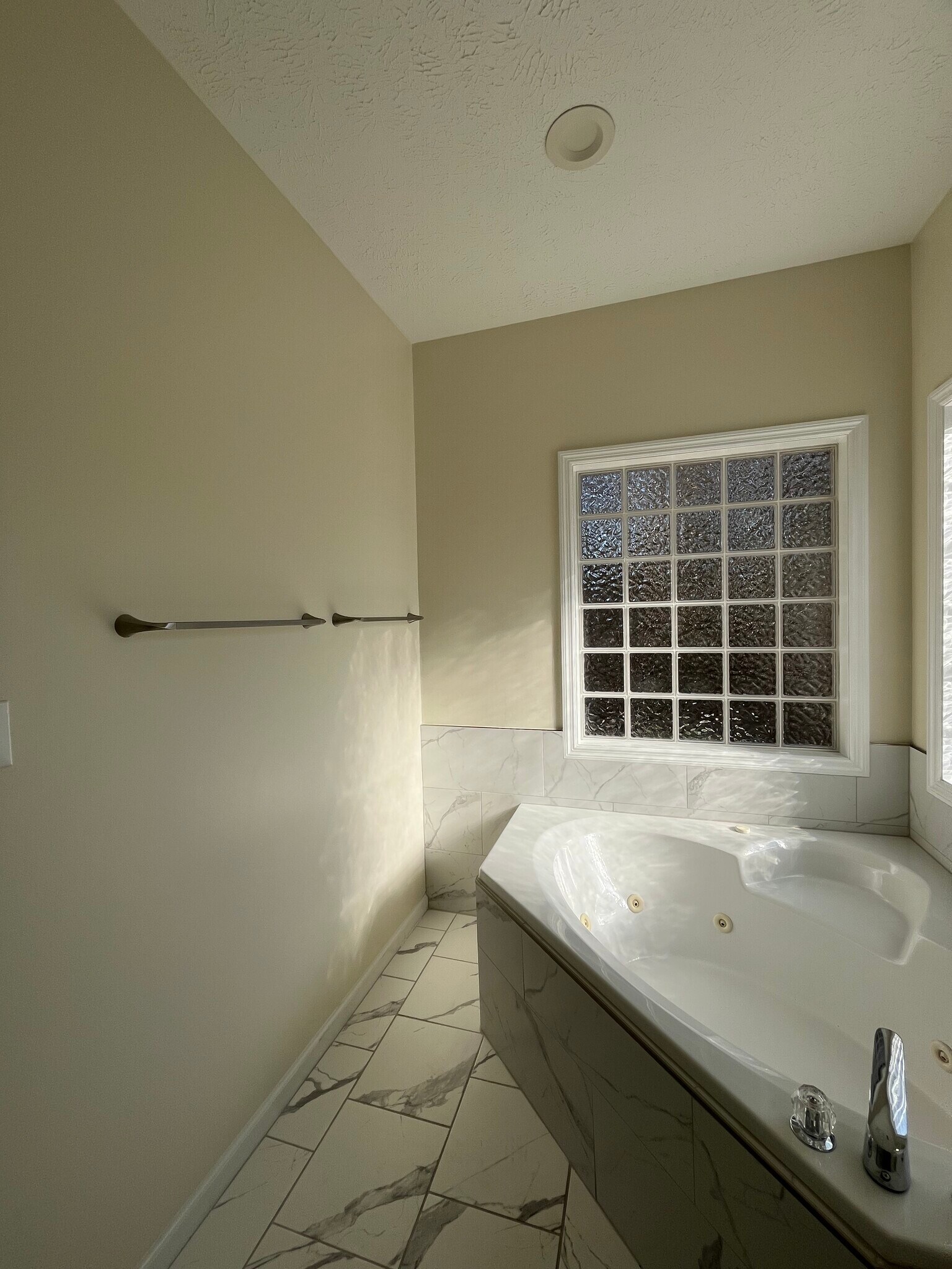 Building Photo - 532 Lionshead Rd