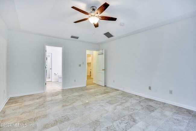 Building Photo - 657 MacKenzie Cir