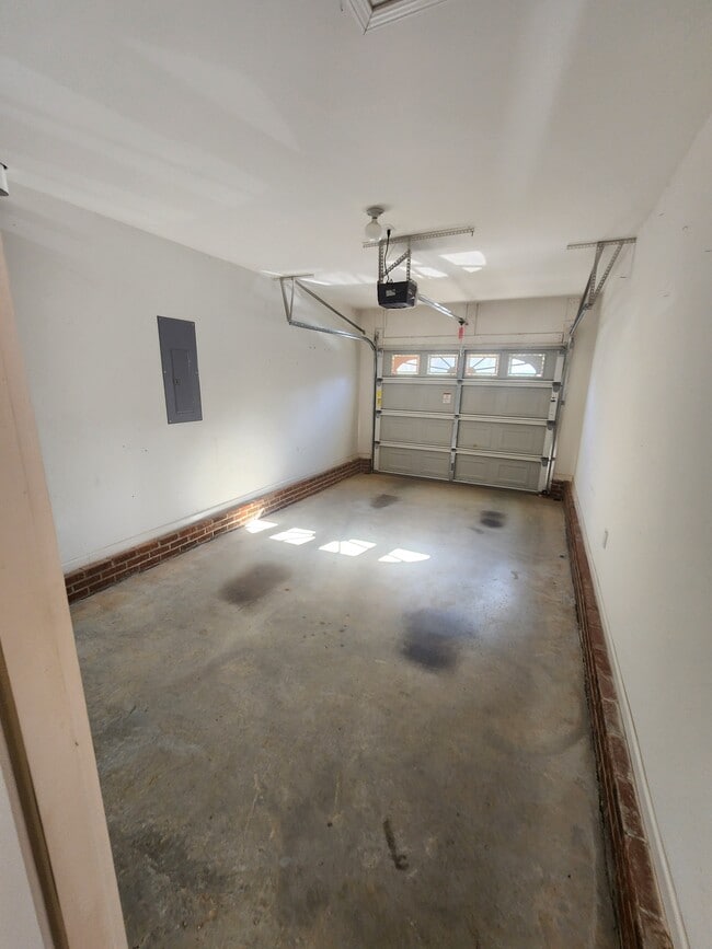 Building Photo - 5925 Bluestem Cir