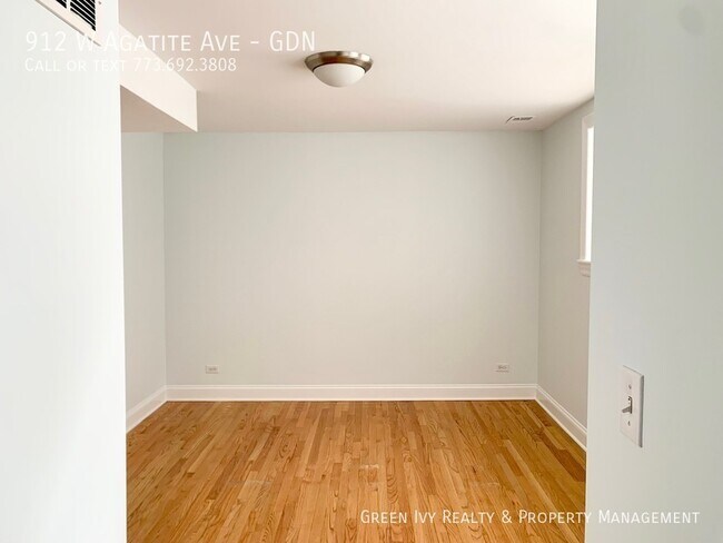 Building Photo - 912 W Agatite Ave