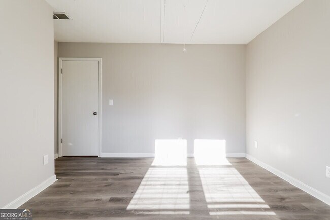 Building Photo - 375 Springlake Dr