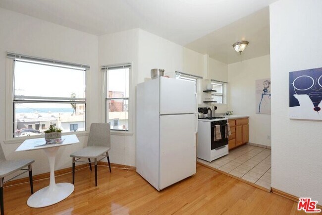 Building Photo - 26 Breeze Ave