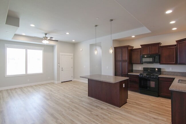 Building Photo - 1392 Bonhurst Dr