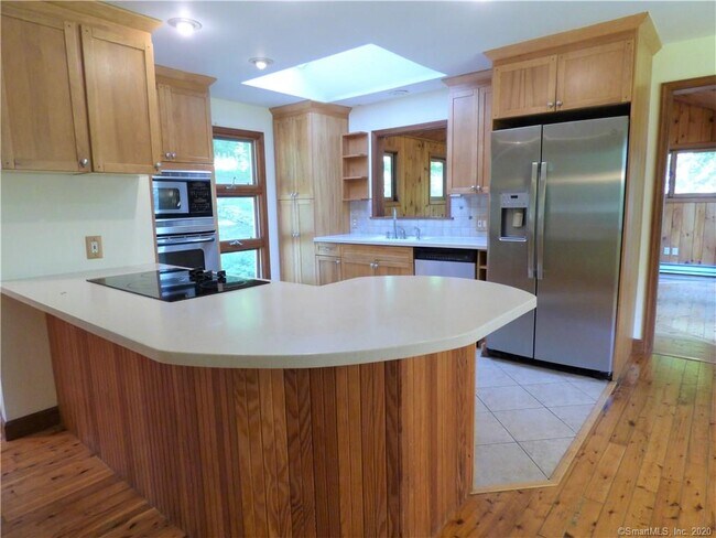 Building Photo - 5 Candlewood Lake Dr