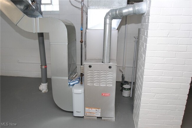 Building Photo - 26650 Detroit Rd