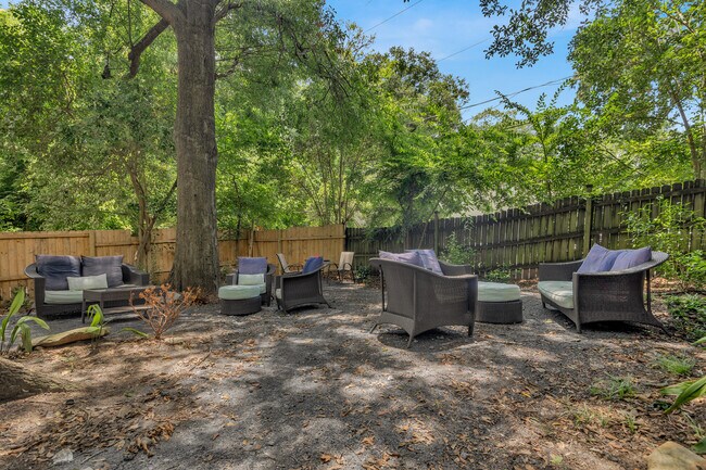 Building Photo - 2160 Lenox Rd NE