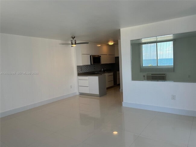 Building Photo - 1255 Collins Ave