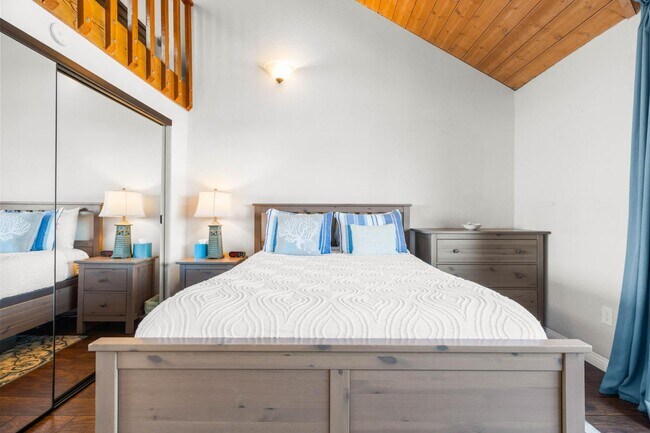Building Photo - 727 Seacoast Dr
