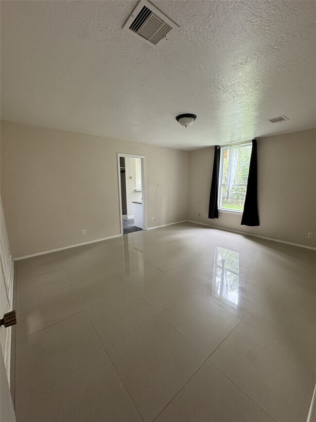 Building Photo - 11322 Briar Forest Dr