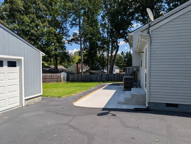 Building Photo - 9310 Coleson Rd