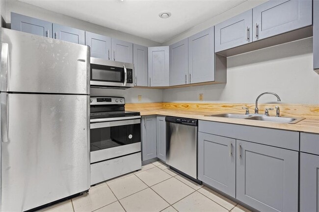 Building Photo - 11811 Skylake Pl