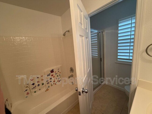 Building Photo - 70 Jade Tree Cir