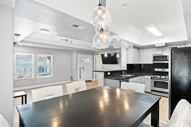 Building Photo - 108 Balbach St
