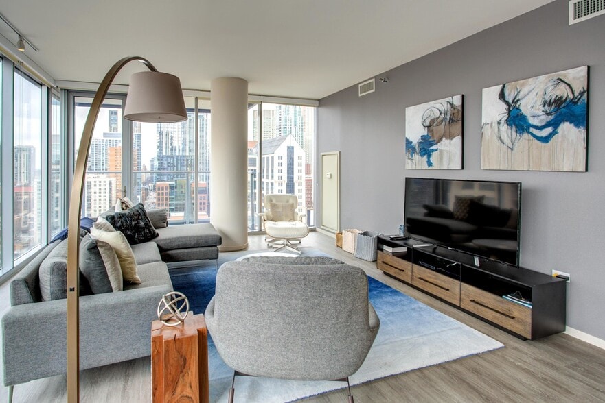 Building Photo - 3 E Superior St