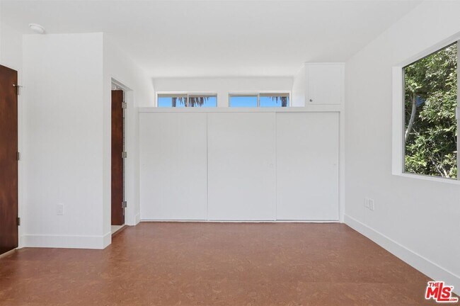 Building Photo - 444 S Windsor Blvd