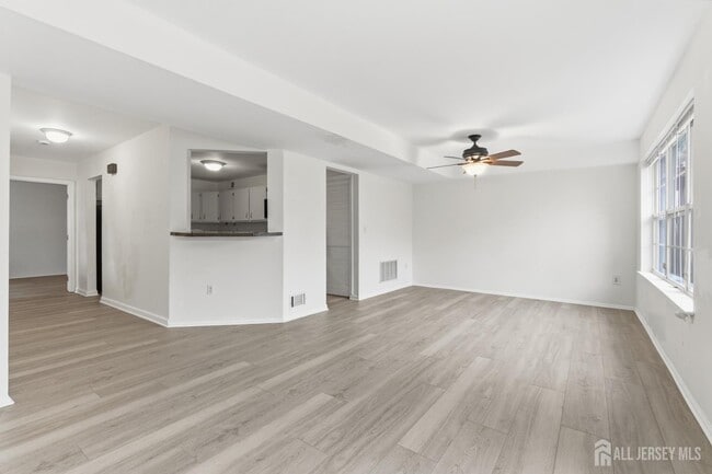 Building Photo - 405 Plymouth Rd