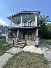 Building Photo - Upper unit of duplex newly renovated