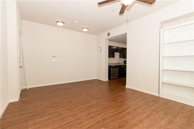 Building Photo - 1401 E 4th St