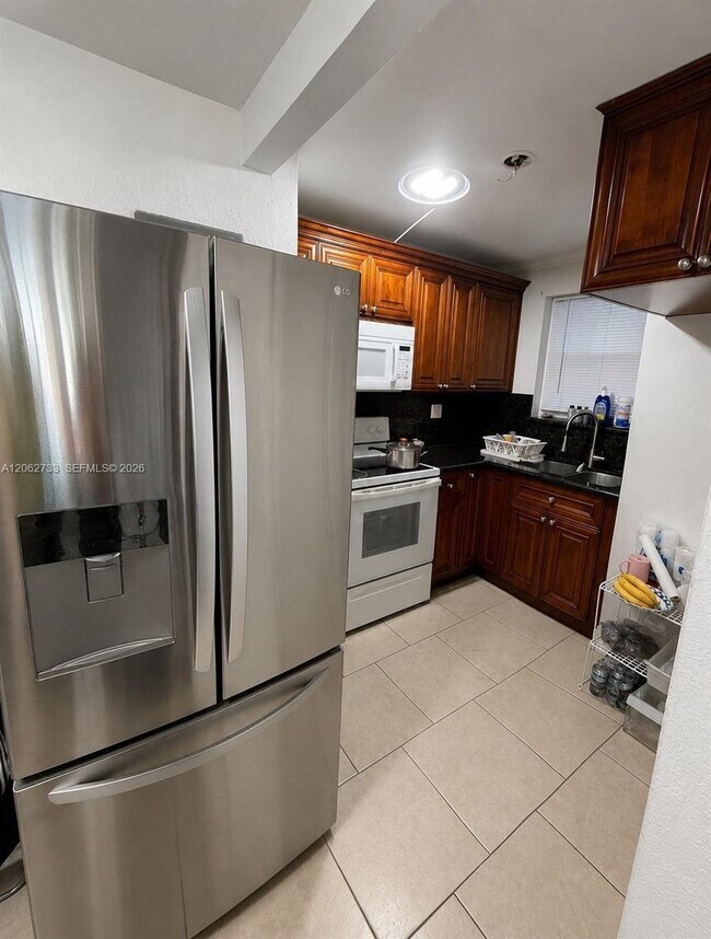 Building Photo - 310 Fontainebleau Blvd