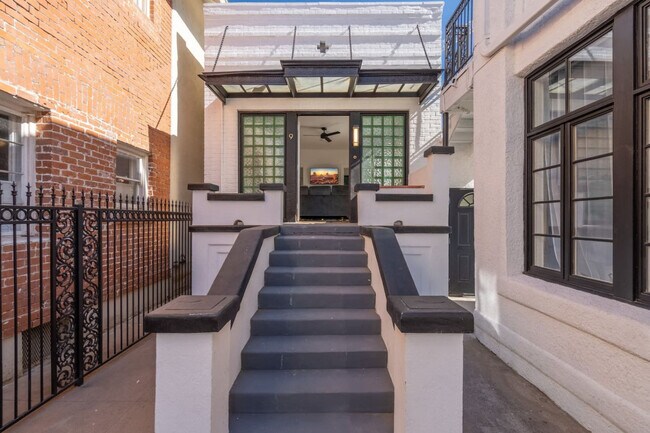 Building Photo - 839 N 2nd Ave