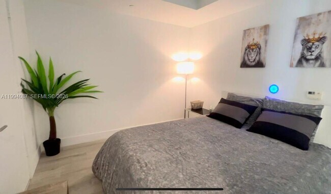 Building Photo - 121 NE 34th St