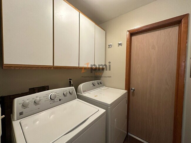 Building Photo - 6850 Van Buren Pl