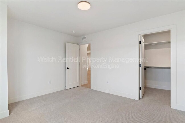 Building Photo - 834 E 300 N