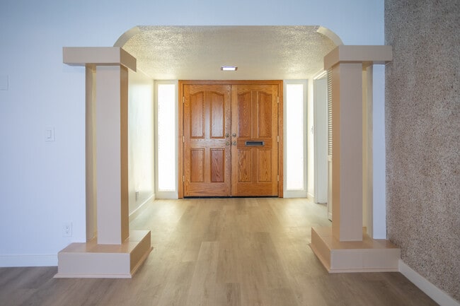 Building Photo - 11801 Rexford Rd