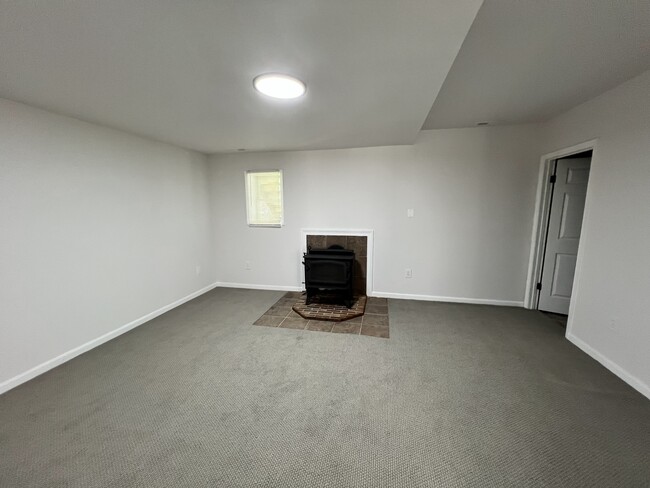 Building Photo - 733 Farnham Pl