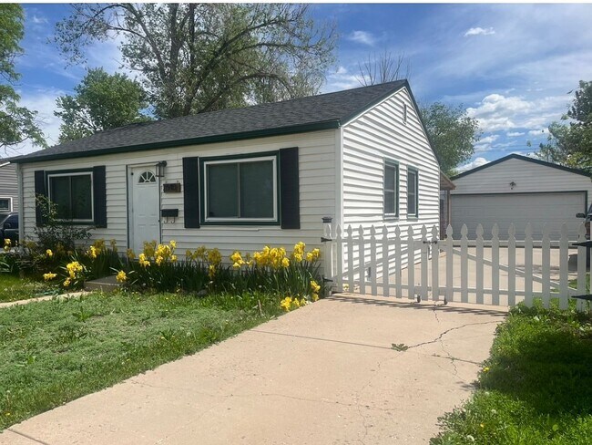 Primary Photo - 2640 S Hooker St